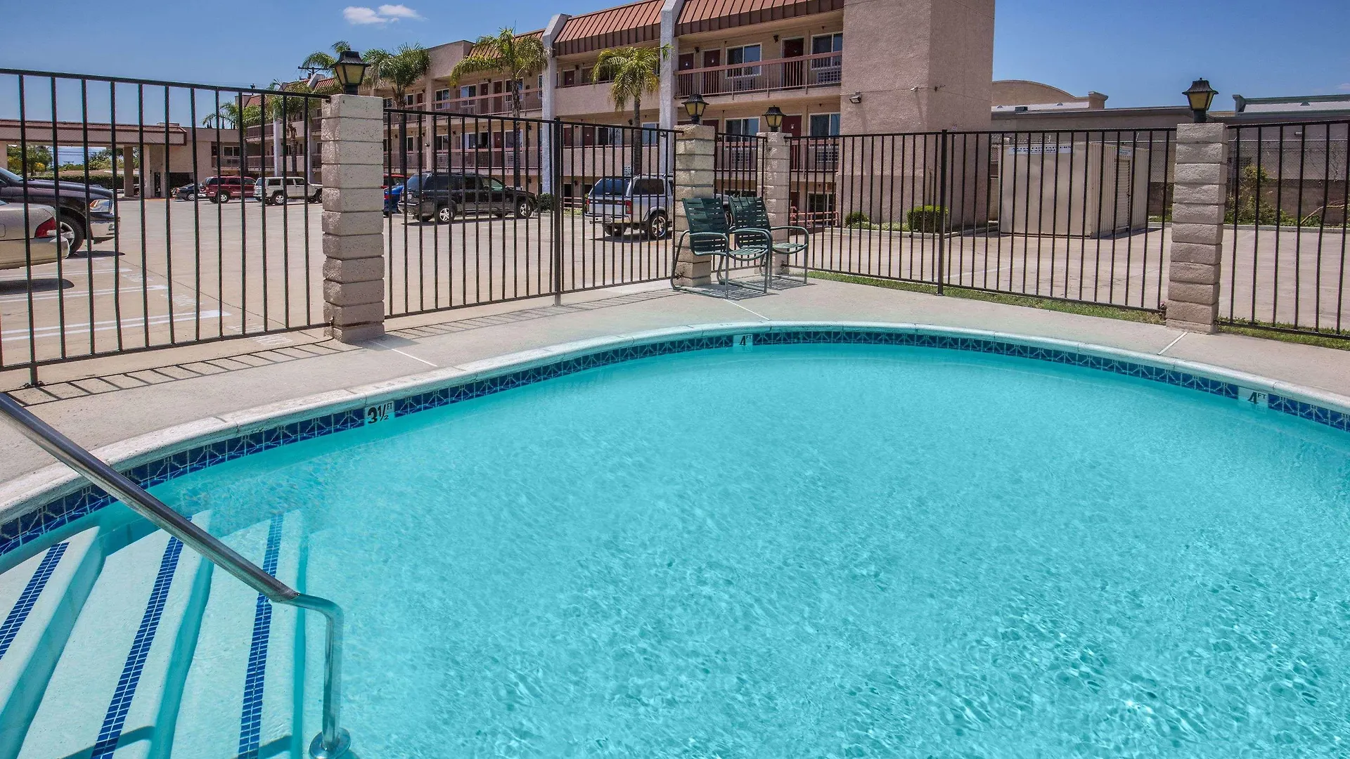Days Inn By Wyndham Ontario Airport Motel