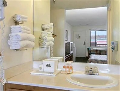 *** Motel Days Inn By Wyndham Ontario Airport United States