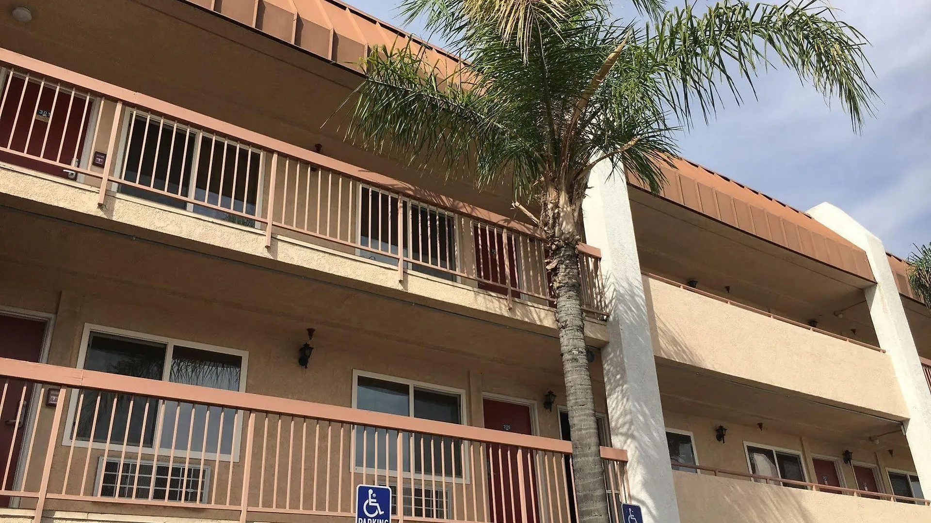 Days Inn By Wyndham Ontario Airport 3*,