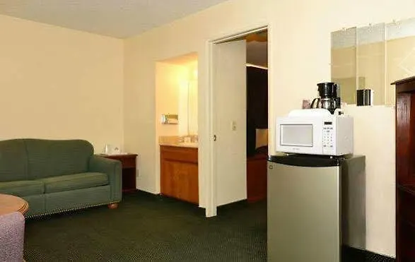 Days Inn By Wyndham Ontario Airport Motel