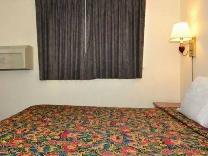 Days Inn By Wyndham Ontario Airport Motel