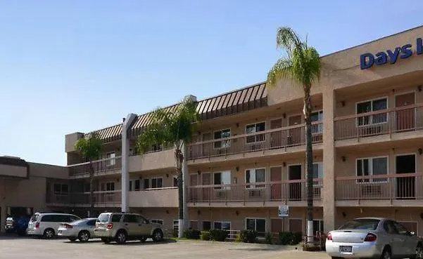 Days Inn By Wyndham Ontario Airport Motel